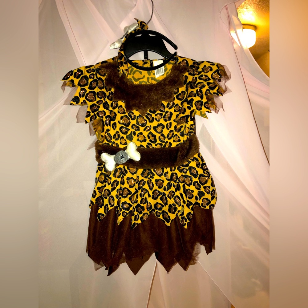 Size 3t 4t girls cave girl/Stone Age costume, worn once in good shape